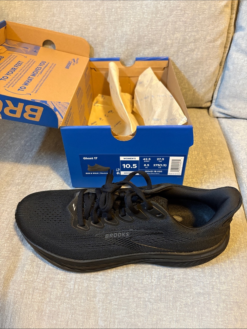 Brooks Women’s 10.5 Black Ghost 17